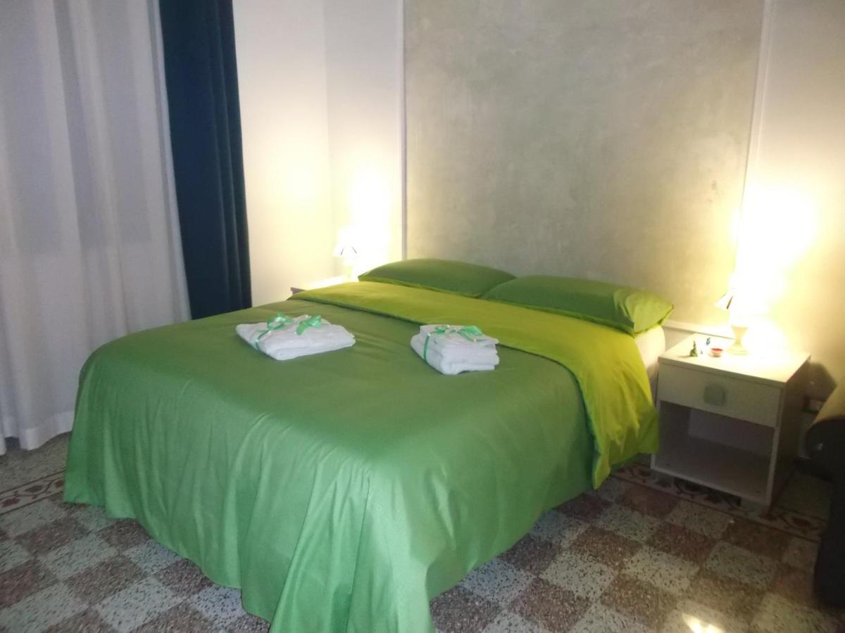 Primo Posto Bed & Breakfast ซาแลร์โน ภายนอก รูปภาพ