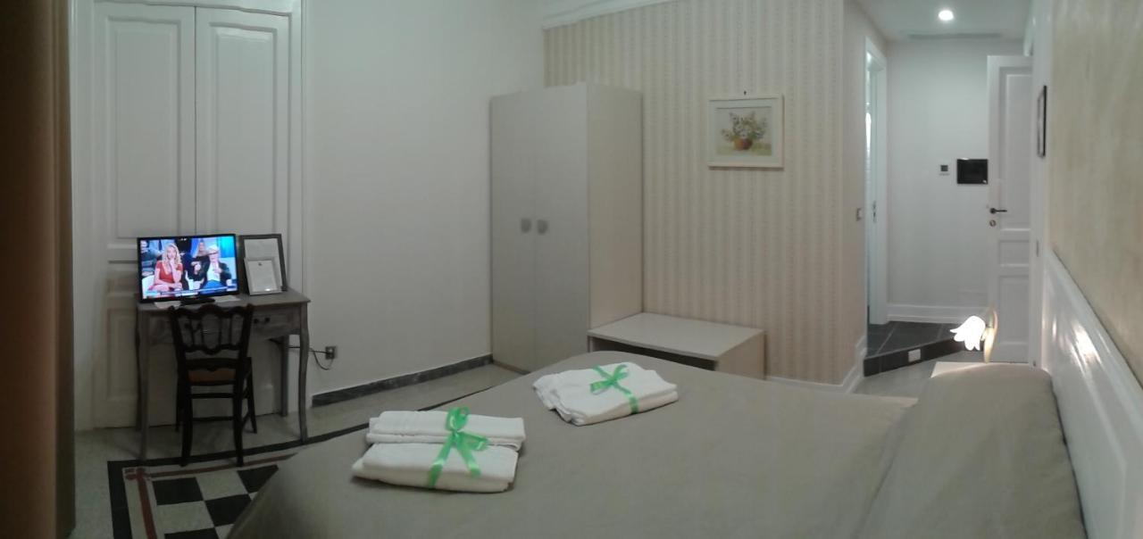 Primo Posto Bed & Breakfast ซาแลร์โน ภายนอก รูปภาพ